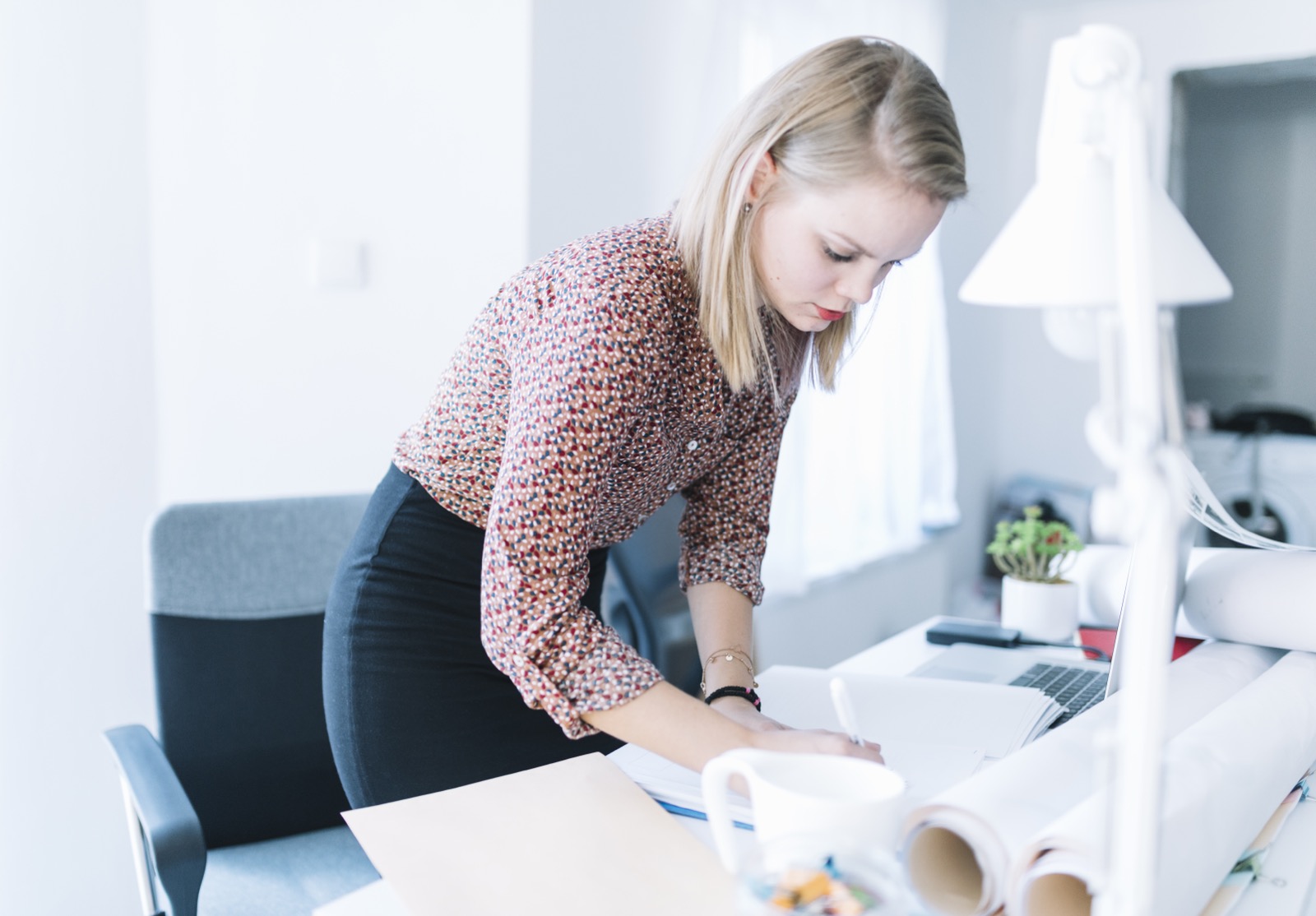 Redaction du plan du memoire DEC sur un bureau