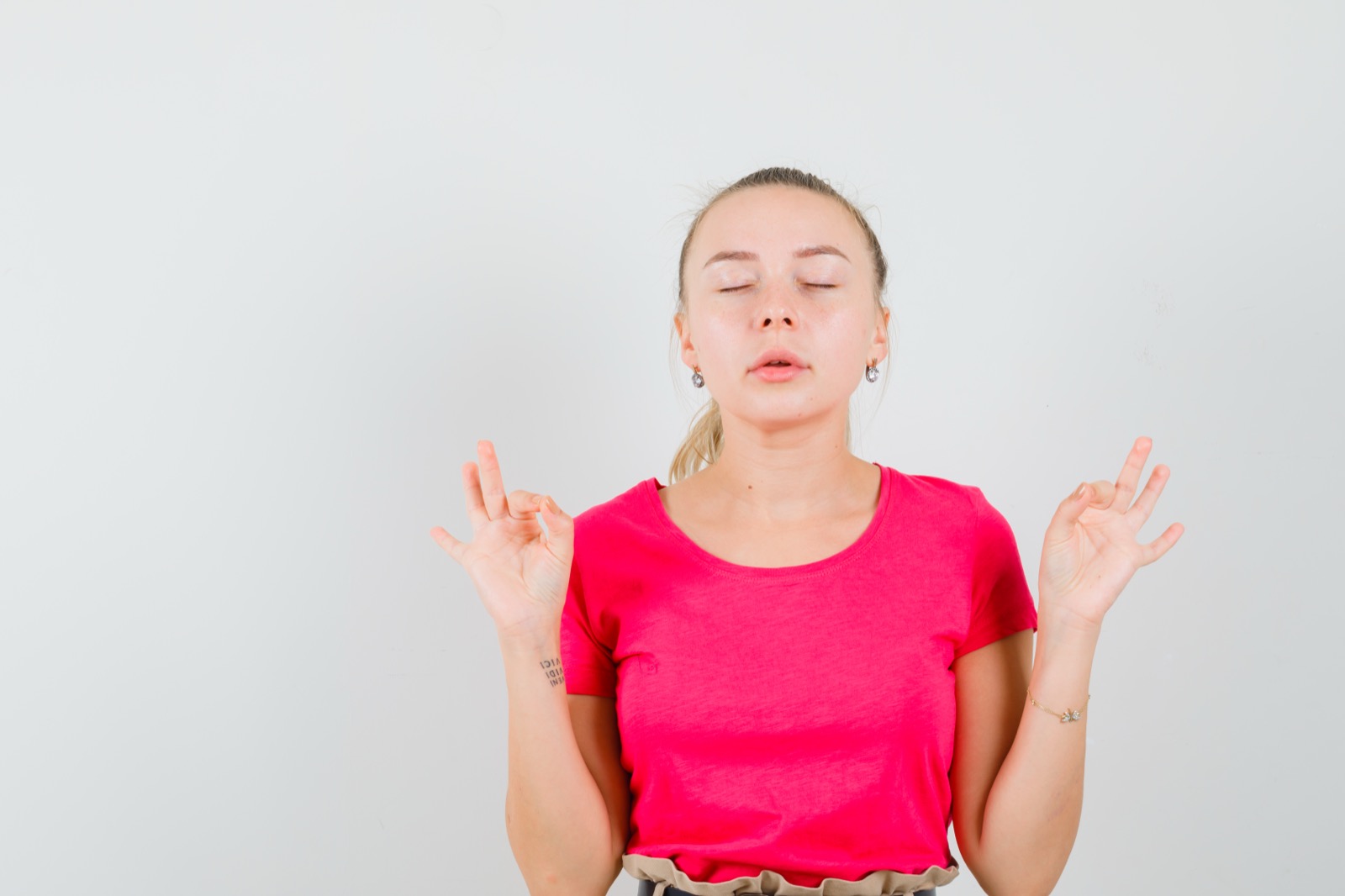 Candidate pratiquant la respiration pour gerer le stress de la soutenance DEC